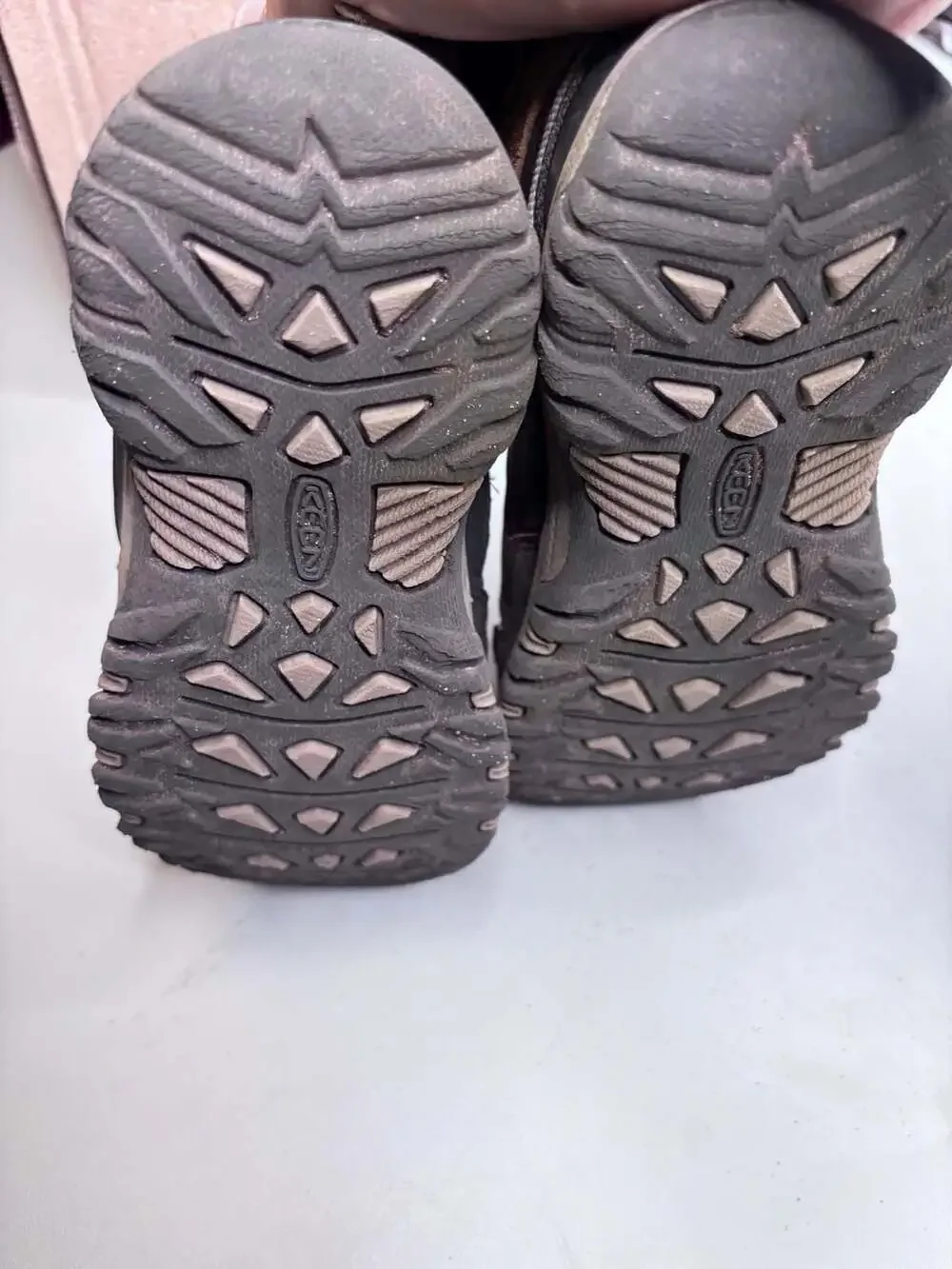 KEEN Kids Targhee IV Waterproof Mid Hiking Boots kids size 11